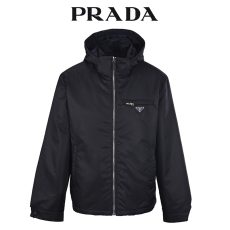 Chaqueta blusón Prada de nailon con capucha desmontable
