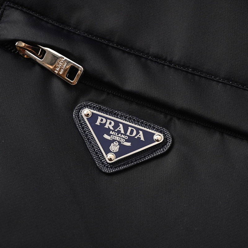 Chaqueta blusón Prada de nailon con capucha desmontable - Imagen 6