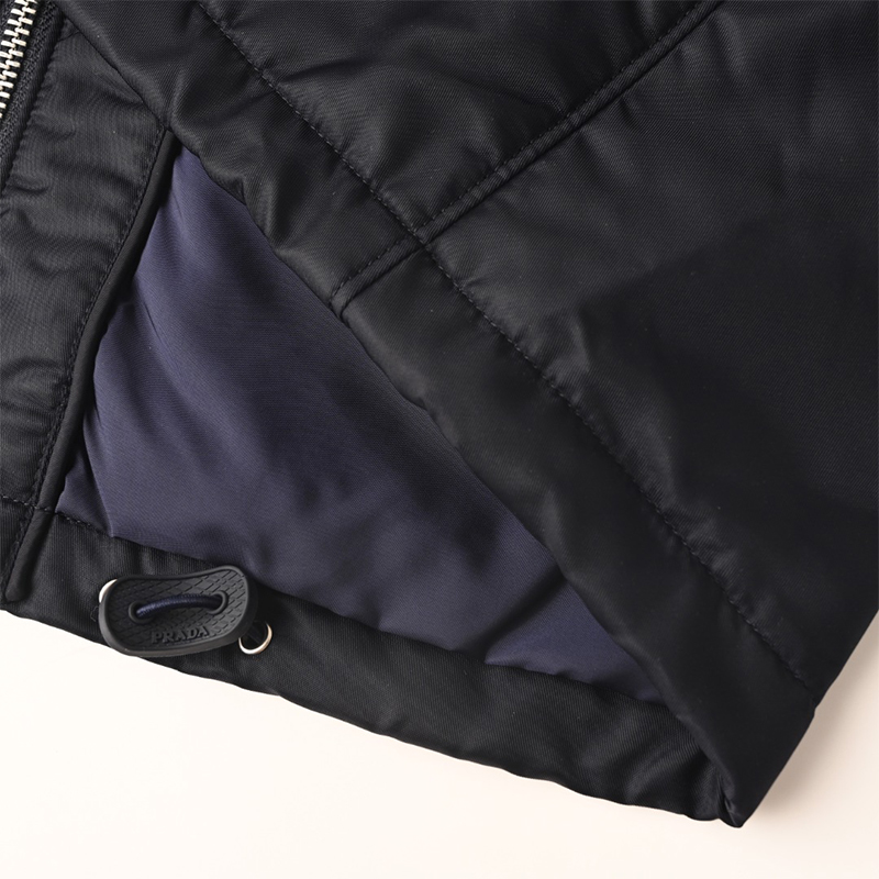 Chaqueta blusón Prada de nailon con capucha desmontable - Imagen 10